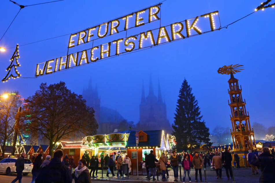 Der Erfurter Weihnachtsmarkt öffnet am Dienstag.