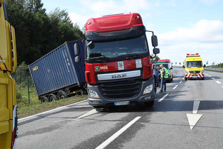 Der Trucker-Fahrer reagierte besonnen und fing seinen Laster ab. Ein Unfall war dennoch nicht zu vermeiden.