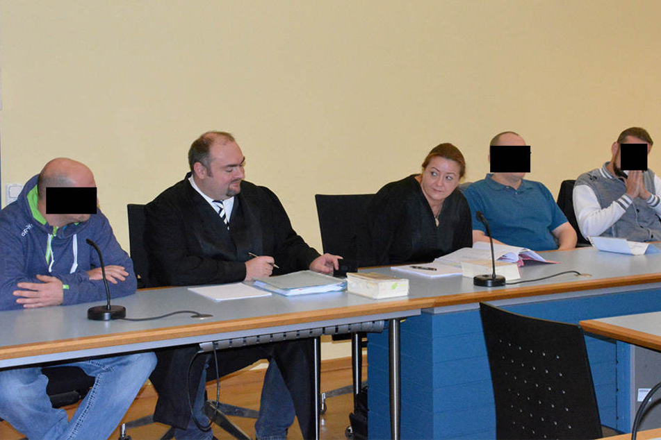David P., Christian B. und Patrick L. (wurde freigesprochen) auf der Anklagebank.