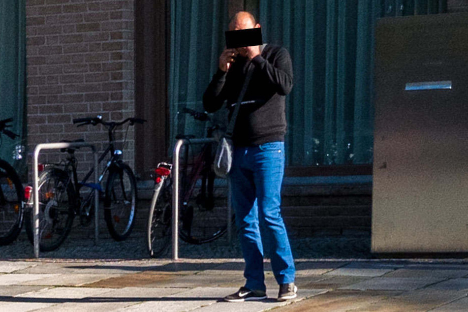 Wachmann Josef M. (59) trat im Februar 2017 auf einen am Boden liegenden Flüchtling.