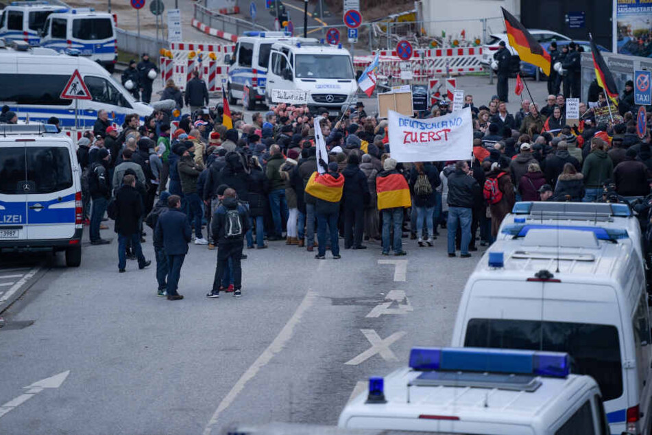 "Merkel muss weg"-Demonstranten in Hamburg. Archivbild. 