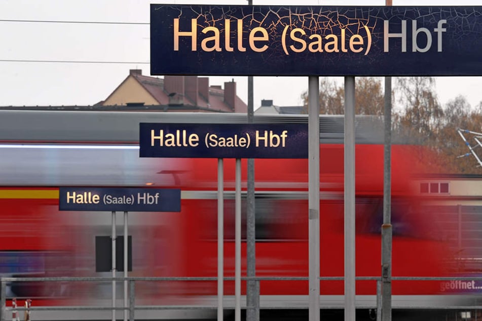 Weit kam das Kind nicht. Die Polizei übergab den Jungen seiner Mutter.
