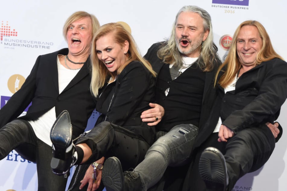 Sängerin und Schauspielerin Anna Loos und ihre Band Silly bei der 25. Verleihung des Deutschen Musikpreises Echo 2016 in Berlin.