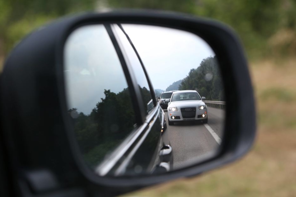 Auf der A6 ist ein Drängler ausgerechnet an eine Zivilstrafe gelangt. (Symbolbild)