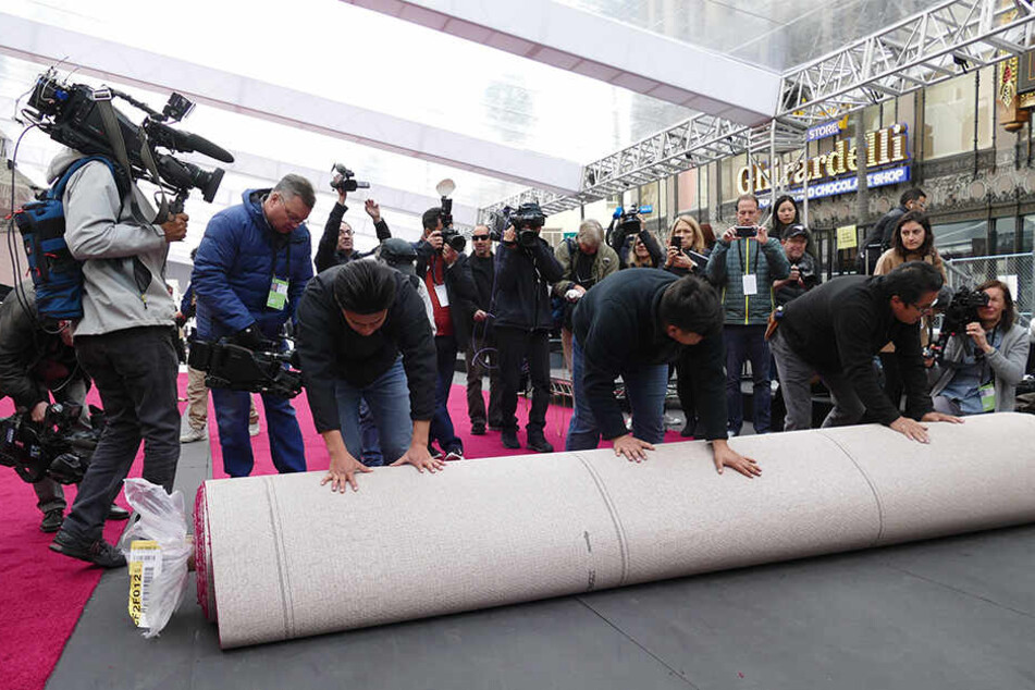 Der rote Teppich für die Oscar-Verleihung ist schon ausgerollt.