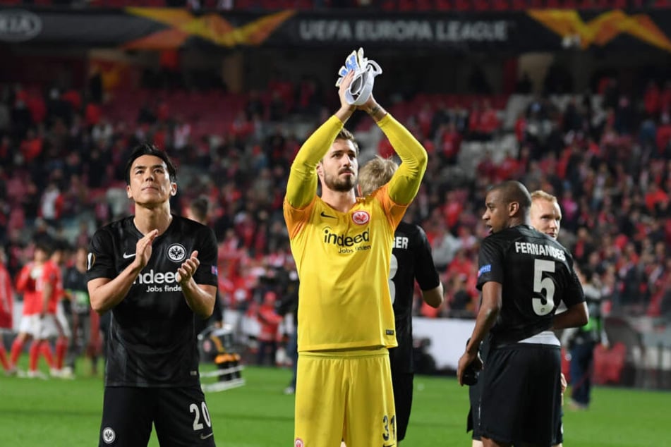 Ob Makoto Hasebe (Li.) und Kevin Trapp (Mi.) am Donnerstag etwas euphorischer drein blicken werden, wird die Partie gegen Lissabon zeigen.