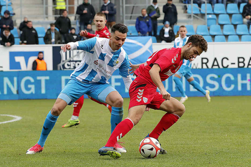 Die Regionalliga ist schön, zumindest was die lange Pause angeht. Erst am 10. Februar steht das nächste Punktspiel an. CFC-Kicker Kostadin Velkov (l.) wird daher bis Anfang Januar heim nach Sofia fliegen.