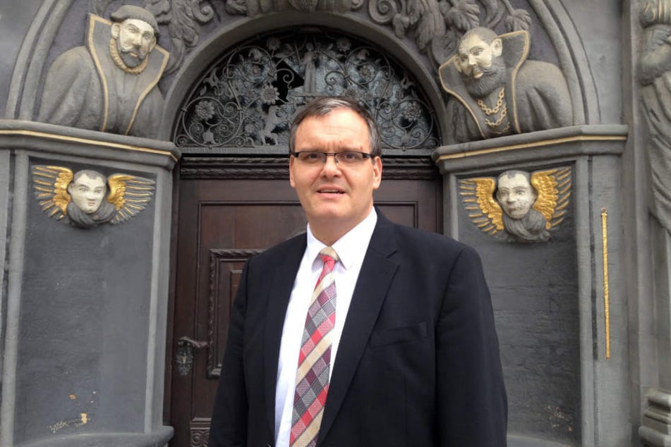 Über zwei Meter Körpergröße misst der ehemalige Offizier der Bundeswehr. Für Gera bleibt Kurt Dannenberg auch weiter Bürgermeister.