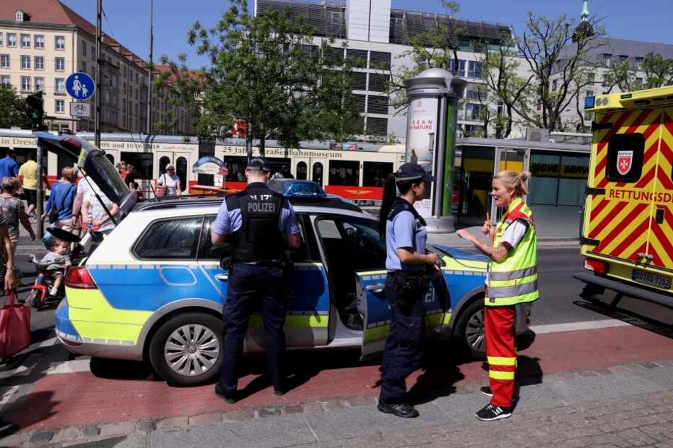 Am Karstadt wollte die Frau die Waisenhausstraße überqueren.
