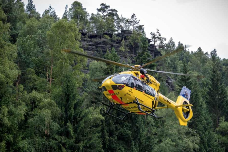Der Rettungshubschrauber Christoph 62 wurde angefordert und flog den Verletzten in die Dresdner Uniklinik.