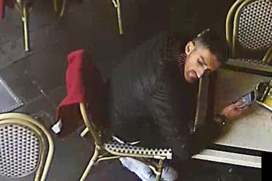 Im Außenbereich soll der 22-Jährige unter anderem von diesem Mann attackiert worden sein.