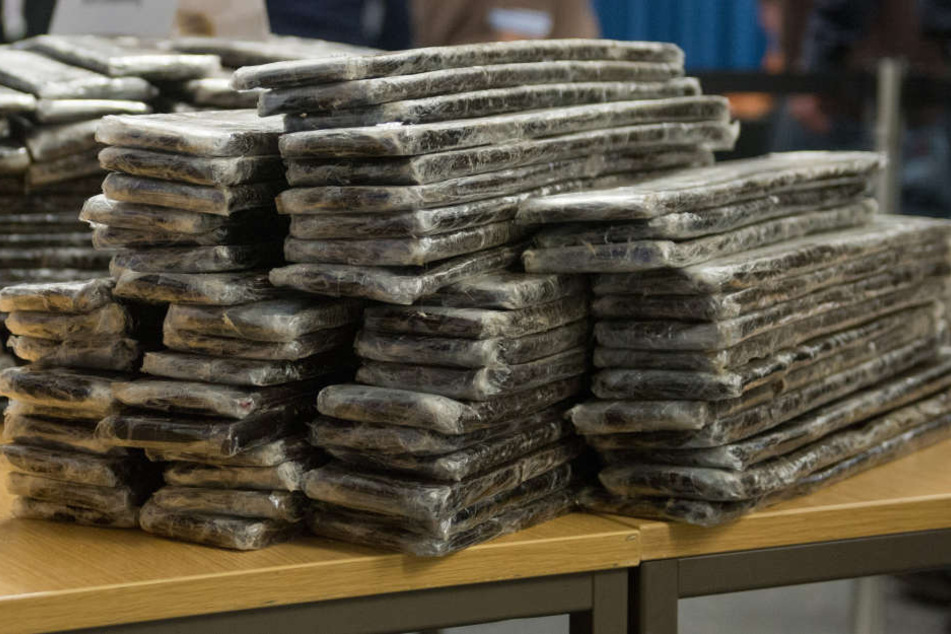 Wegen 25 Kilogramm Rohopium im Lkw muss der Mann hinter Gitter. (Symbolbild)