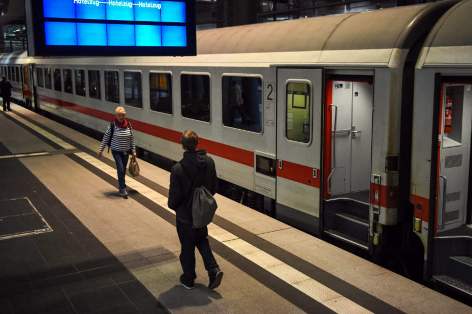 Bereits ab Dezember 2018 sollen die IC-Züge in Thüringens drittgrößter Stadt halten. (Symbolbild)