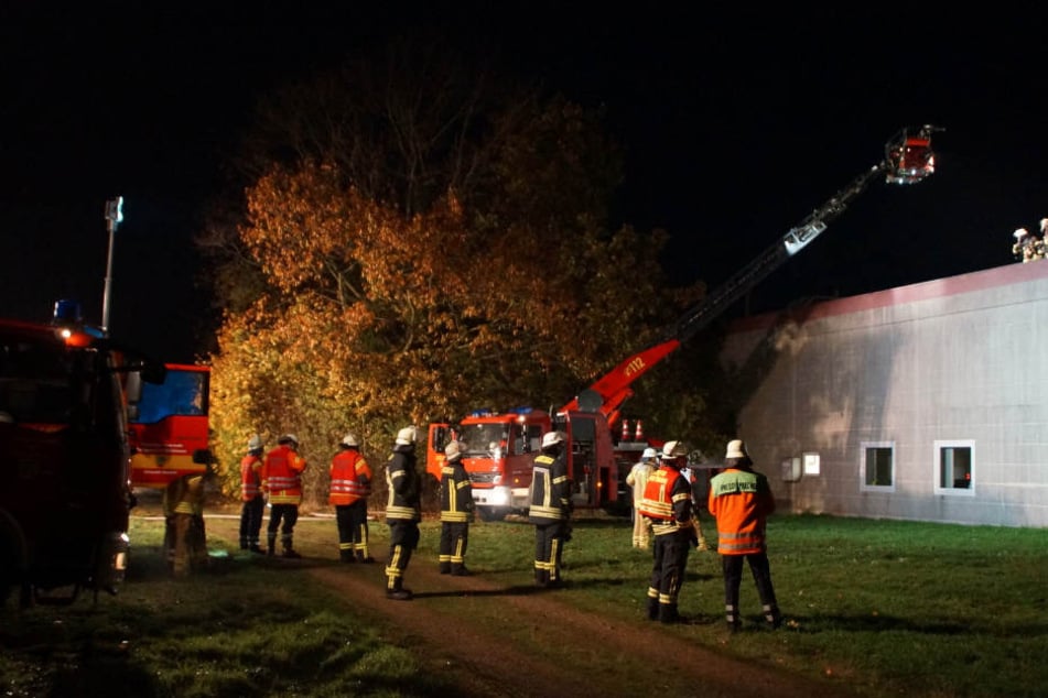 Mit rund 150 Einsatzkräften rückte die Feuerwehr an.