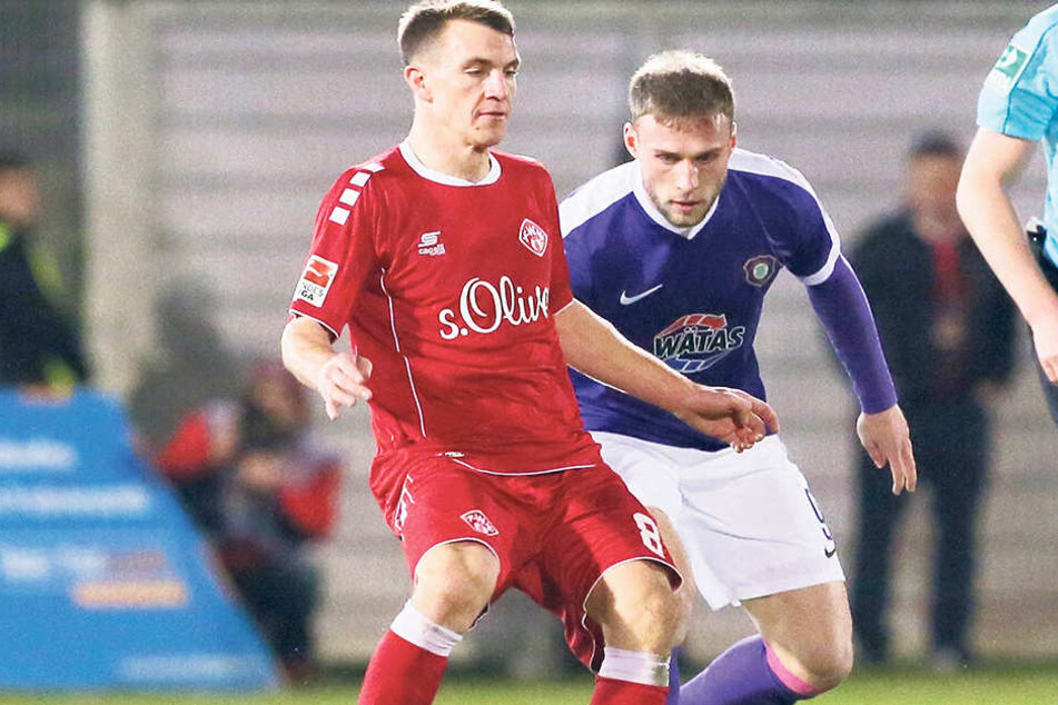 Drei Spiele absolvierte Max Wegner
(r.) in diesem Jahr - eins gegen Würzburg.