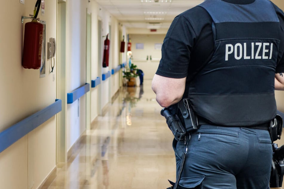 Der 58-Jährige erschien mit mehreren Verletzungen in einem Hanauer Krankenhaus (Symbolbild).