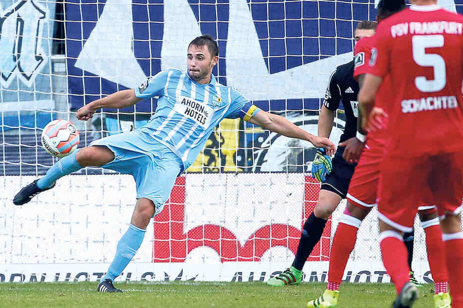 Kevin Conrad musste an den ersten drei Spieltagen einige Male in höchster Not klären.Bekommt er heute in Aalen weniger zu tun?
