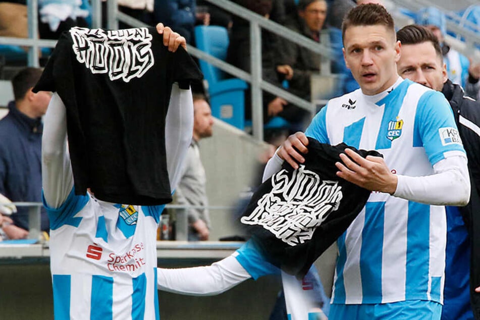 Nach dem Tor zum 3:2 schnappte sich Daniel Frahn das schwarze Shirt und hielt es in Richtung Südkurve.
