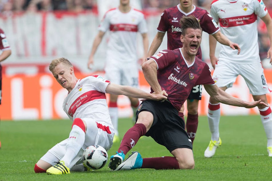 Timo Baumgartl (l.) und Stefan Kuttschke schenkten sich in der Partie am Sonntag nichts.