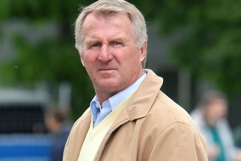 Auch Meisterspieler Peter Müller (69), der spätere Geschäftstellenleiter des Vereins, nimmt am Marsch teil.