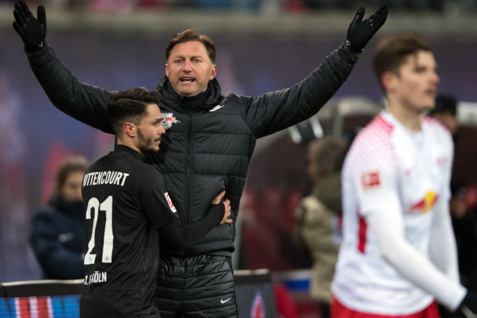 Trainer Ralph Hasenhüttl (vorm ihm Siegtorschütze Leonardo Bittencourt) muss am Ende zugeben: "Uns hat die fußballerische Qualität gefehlt!"