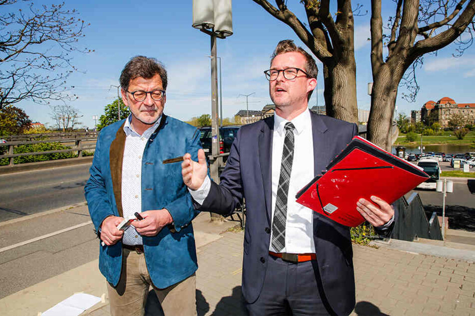 Appellieren an den Freistaat, doch noch Fördergelder für die Brückensanierung springen zu lassen: Baubürgermeister Raoul Schmidt-Lamontain (42, Grüne) und Noch-Straßenbauamts-Chef Reinhard Koettnitz (64).