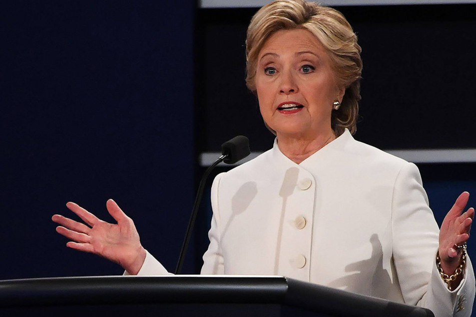 In der Wahlkampfzentrale von Präsidentschaftsanwärterin Clinton wurde ein Umschlag mit weißer Substanz gefunden.