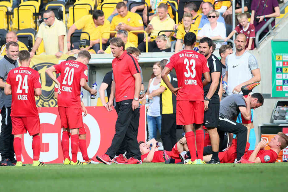 RB-Trainer Ralf Hasenhüttl im Kreis seiner Mannschaft, die auf mehreren Positionen noch verstärkt werden soll.