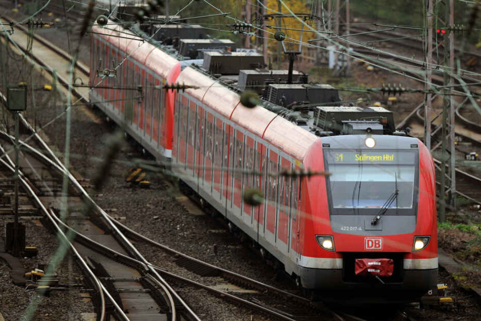 Im Schnitt kam jeder Zug im südlichen Rheinland 2018 über zwei Minuten zu spät (Symbolbild).