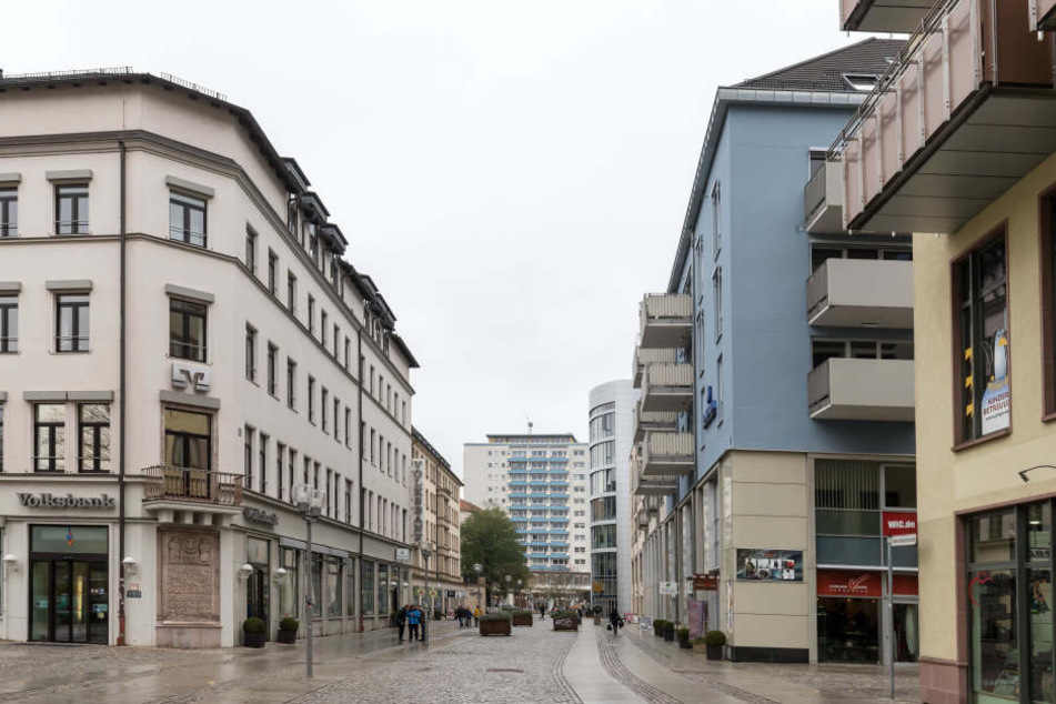 Tatort soll der Bereich Theaterstraße/Fußgängerübergang zur Inneren Klosterstraße sein. (Archivfoto)