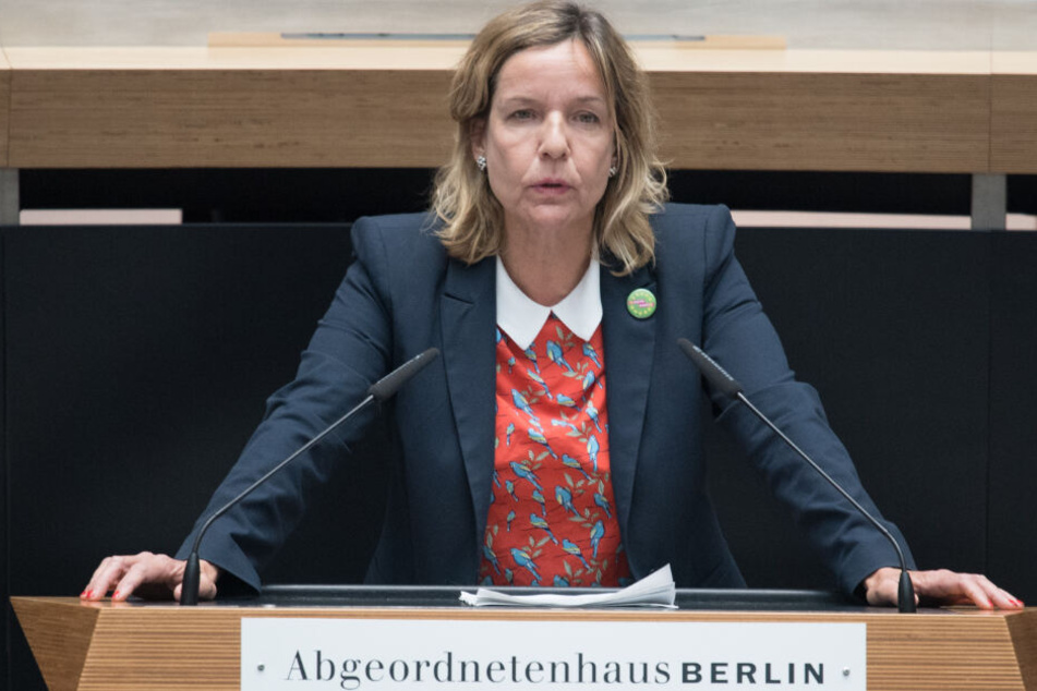 Die Abgeordnete Catherina Pieroth-Manelli (Bündnis 90/Die Grünen) spricht in der Plenarsitzung des Berliner Abgeordnetenhauses.