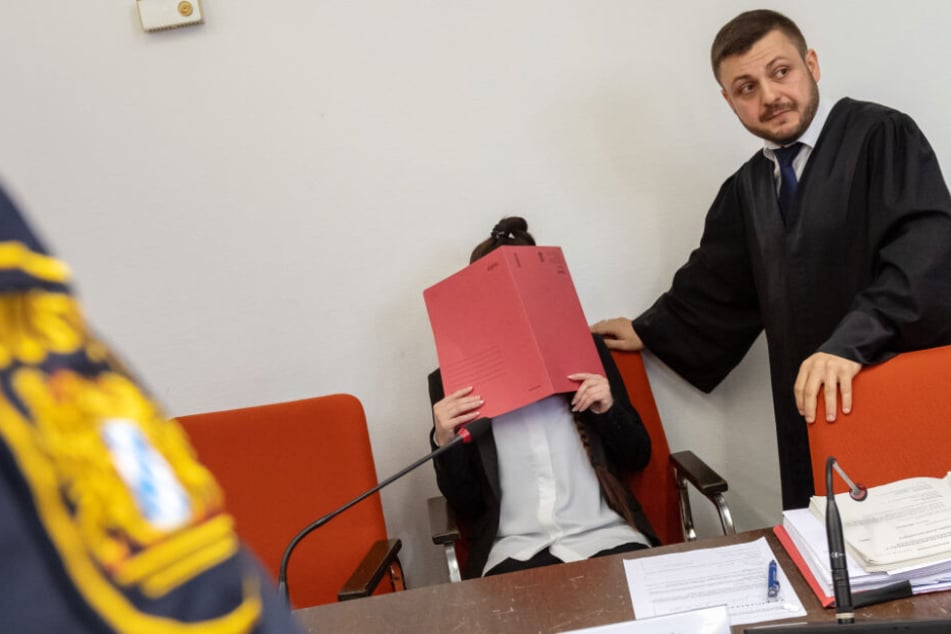 Eine 28 Jahre alte Frau muss sich vor dem Oberlandesgericht verantworten.