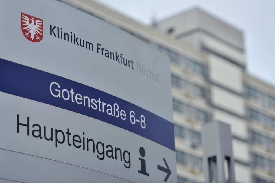 Für das Trinken aus einem Wasserspender mahnte die Klinik der 47-Jährigen ab. (Symbolbild)