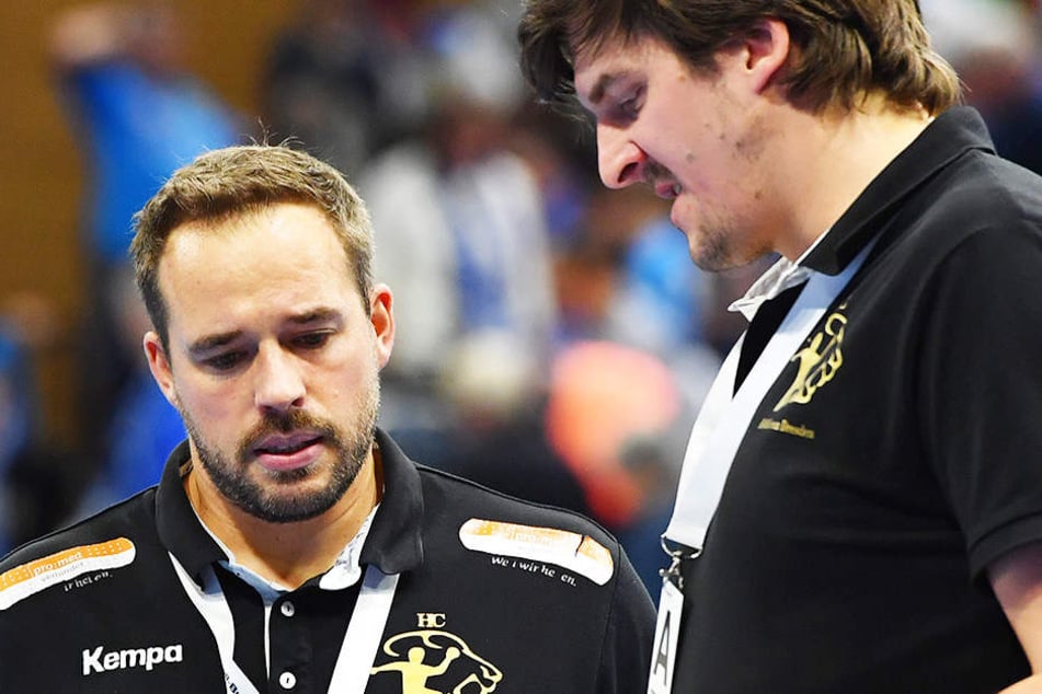Cheftrainer Christian Pöhler (li.) und Co-Trainer Rico Göde vom HC Elbflorenz brauchen am Samstag in Aue einen guten Plan.