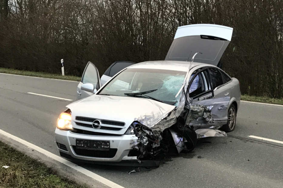Insgesamt wurden vier Menschen durch die Fahrweise des Unfallverursachers verletzt.