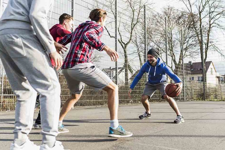 Basketball wird normalerweise überall gespielt. Nur nicht im Hausflur.