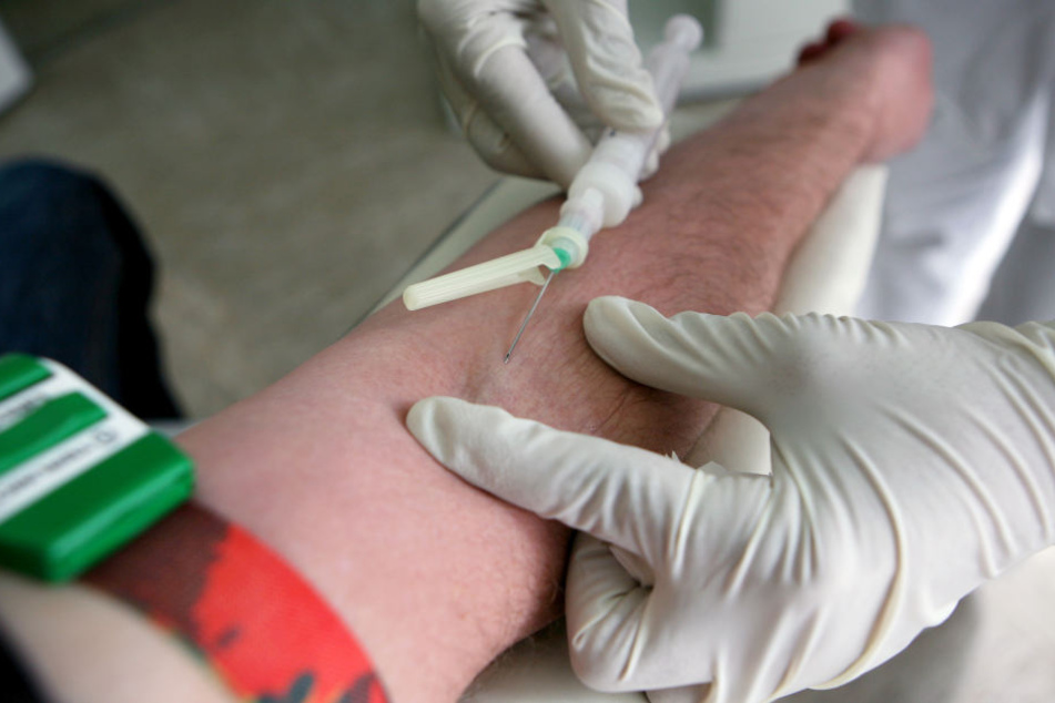 Ale die die Blutprobe untersuchen, erfahren den Namen des Patienten nicht.