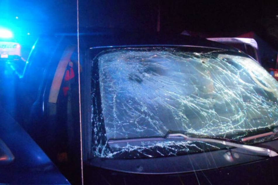 Nicht nur die Hand war nach dem Unglück kaputt, auch der Wagen hatte erheblichen Schaden genommen.