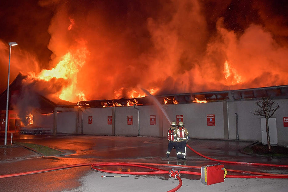 Bei dem Großbrand in Farchant ist ein Sachschaden von rund 1,5 Millionen Euro entstanden.