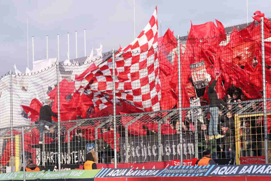 In der ersten Halbzeit protestierten die FSV-Fans schweigend gegen den DFB.