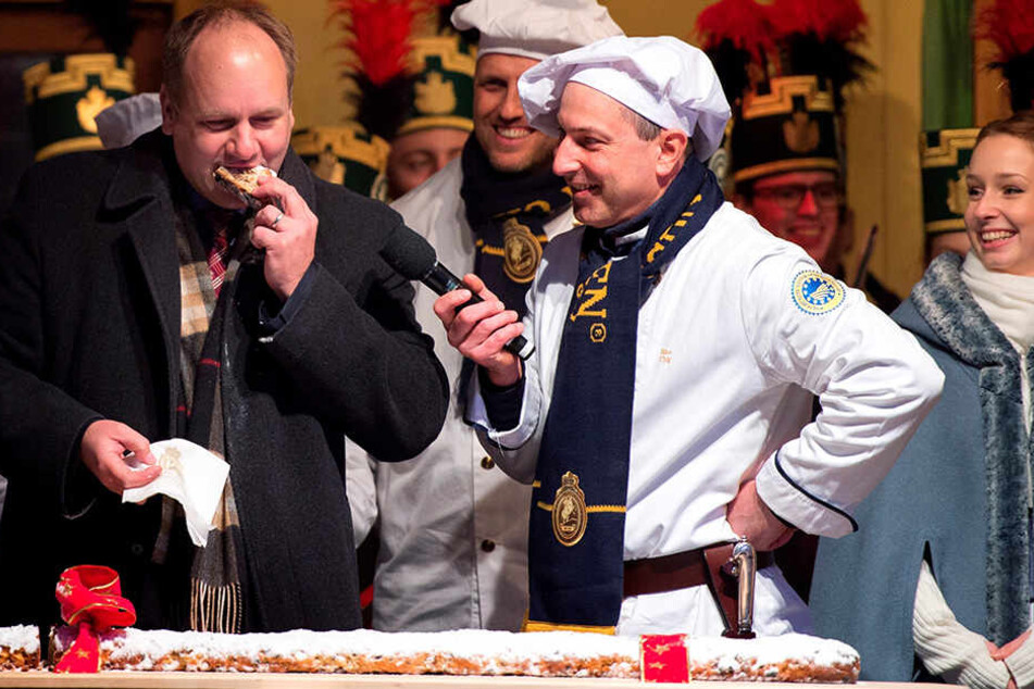 OB Dirk Hilbert (45, FDP, l.) reist mit Stollen zum Papst.