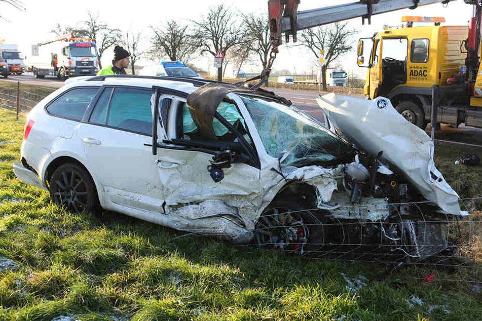 Beide Fahrer sowie die Insassen wurden schwer verletzt.
