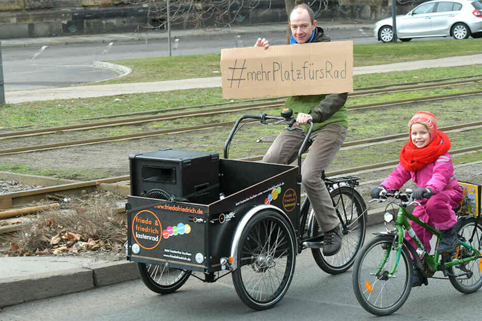 ADFC-Chef Nils Larsen (34) auf der Demo.