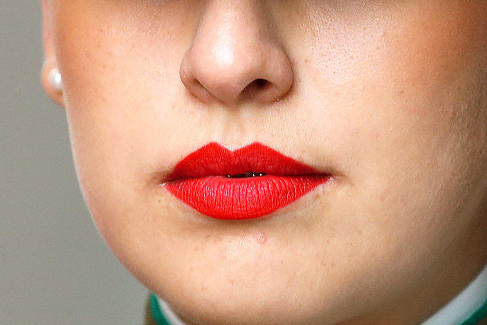 Explizit wurden Bedienstete mit roten Lippen und sexy Augen gewünscht (Symbolbild).