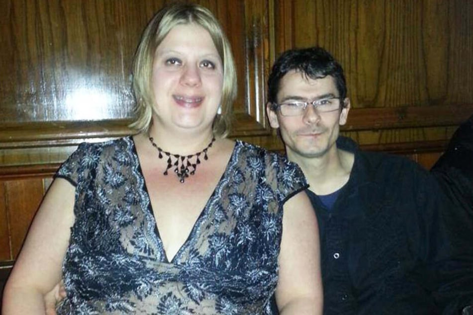 Karina Dunfords (35) Ehemann Ian verschwand auf Fotos mit seiner Frau fast ein wenig.