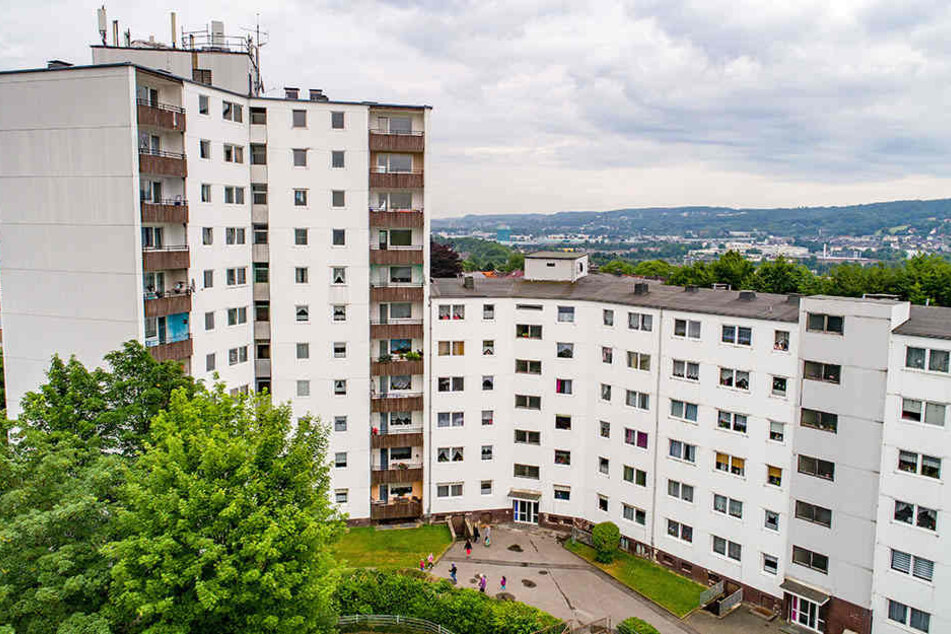 Dieses Hochhaus in Wuppertal wurde vorsorglich geräumt. Jetzt stehen auch Häuser in Erfurt auf dem Prüfstand.