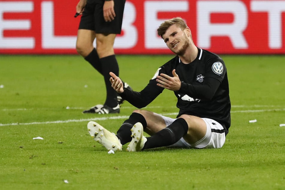 Was er wohl zu den Shirts sagt? RB-Stürmer Timo Werner während des DFB-Pokal-Halbfinales gegen den HSV.