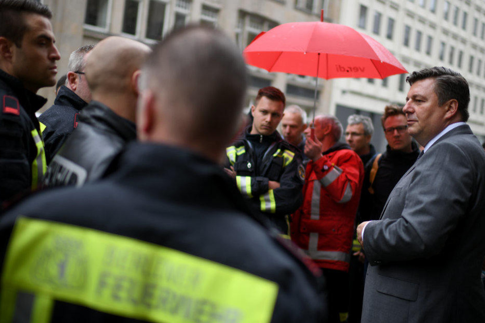 Andreas Geisel kündigte am Montag verbesserte Arbeitsbedingungen für die Berliner Feuerwehr an.