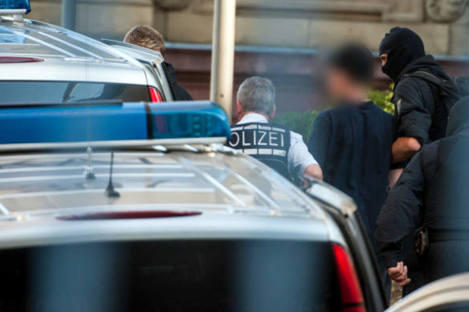 Gegen alle festgenommenen mutmaßlichen Mitglieder der Terrorgruppe "Revolution Chemnitz" wurden Haftbefehle erlassen.