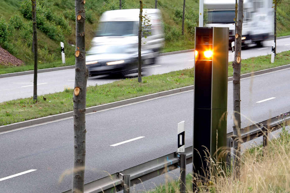 So "blitzen" kann die Messanlage auf dem Südring vorerst nicht, sie wurde mit Farbe besprüht.